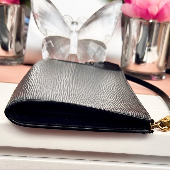 Louis Vuitton Black Epi Pochette - Picture 5 of 12